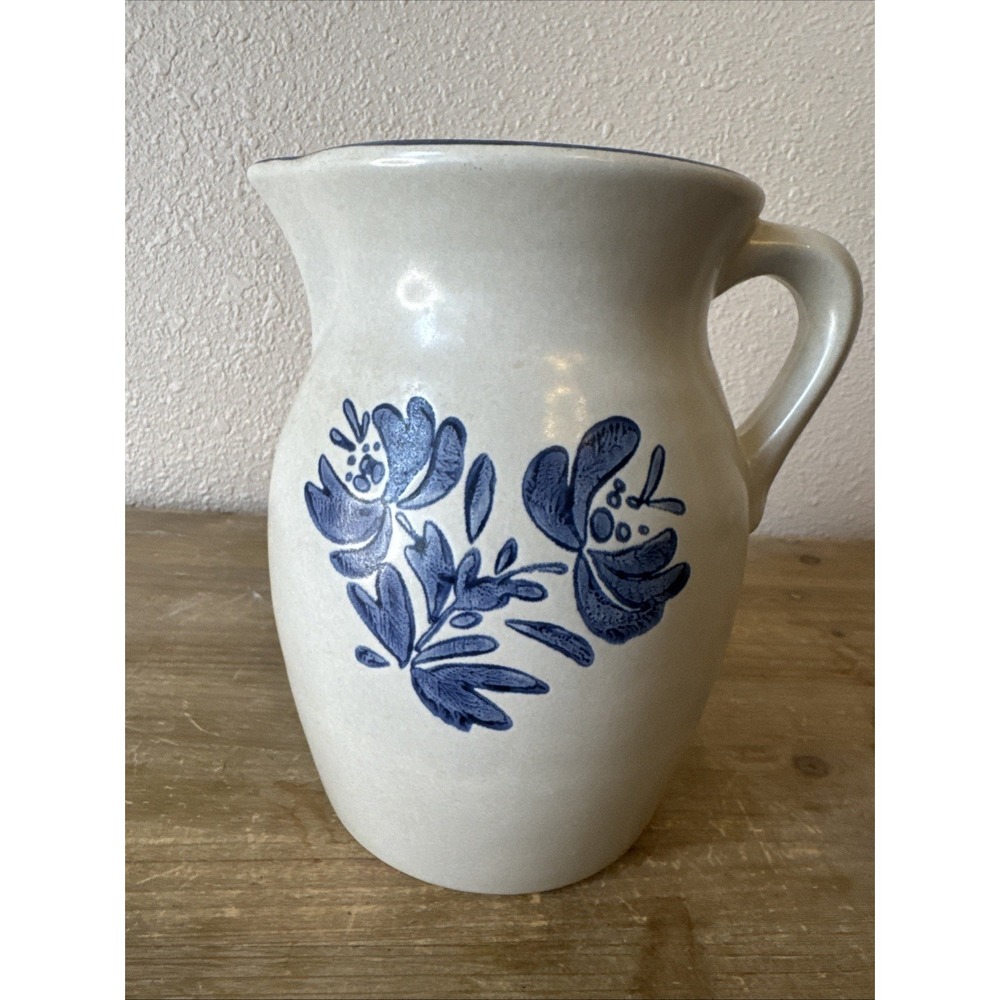 Pfaltzgraff Yorktowne 64 oz Water Pitcher 416Y Vintage Utensil Holder Blue